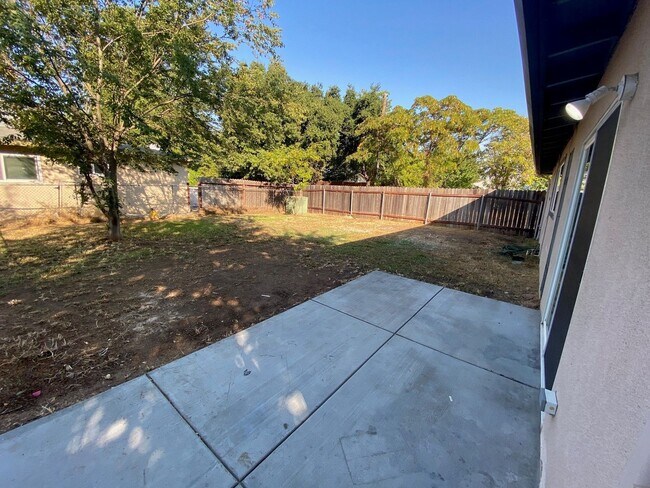 Building Photo - Fresh and Clean 3 bedroom home!