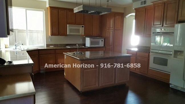Foto del edificio - LEASED--Highland Park 5 Bedroom