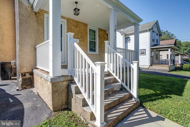 Building Photo - 1817 Meetinghouse Rd
