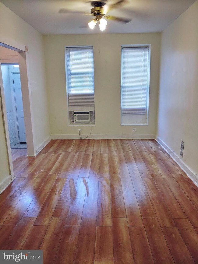 Building Photo - 425 E Lorraine Ave