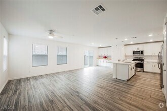 Building Photo - 376 Yellow Finch Ln