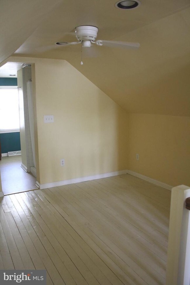 Building Photo - 453 Hanson Ave