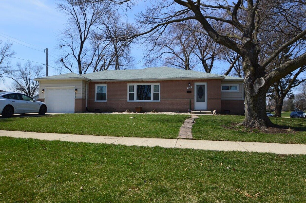 Primary Photo - 620 Geronimo St