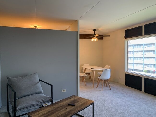 Building Photo - Perfect City Living in Honolulu! Partially...