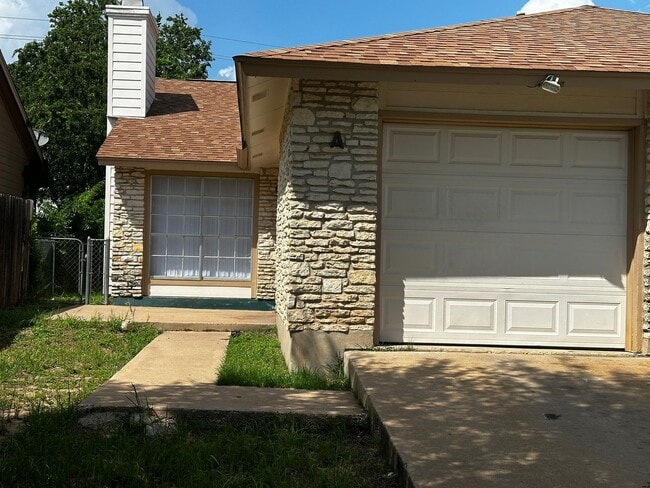 Building Photo - 2202 Donahue Ln