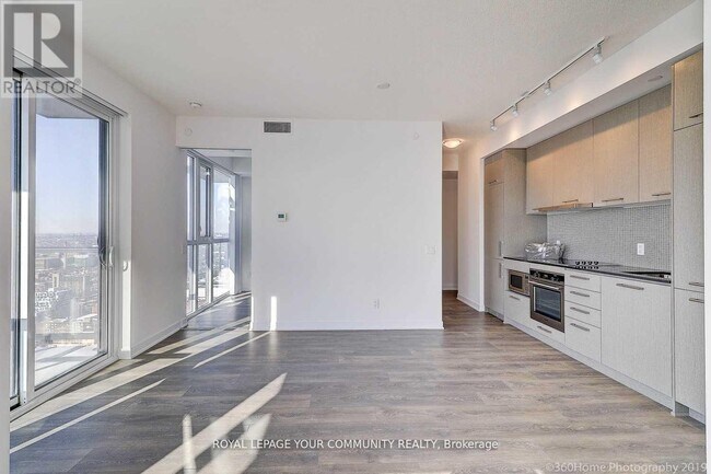 Building Photo - 87 Peter St