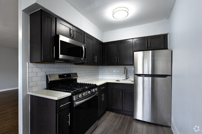 2HAB, 1BA - 900SF Cocina - Barry Court Apartments