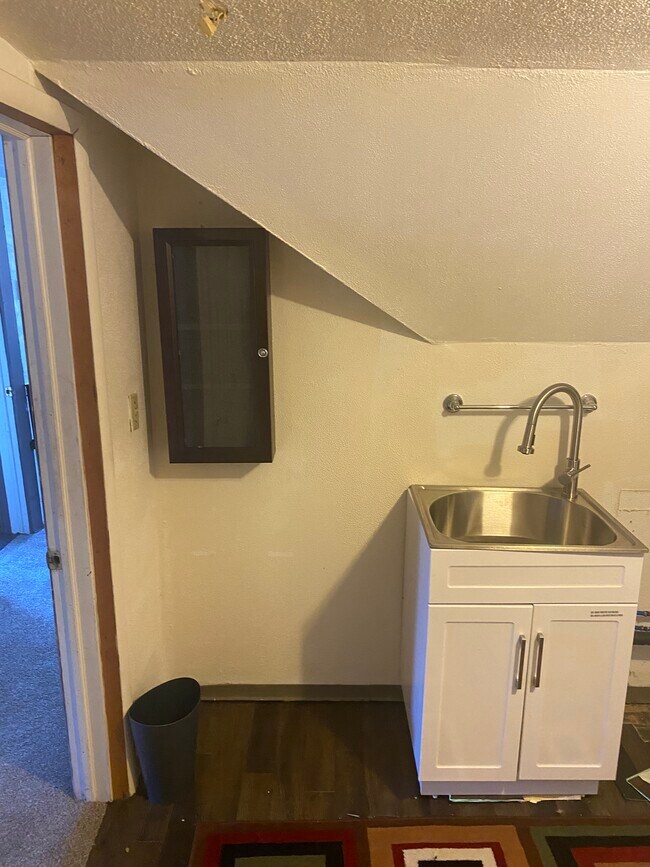 Building Photo - 1315 5th Ave