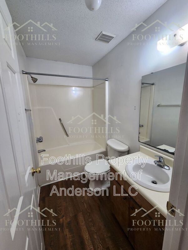 Foto del edificio - 4315 Lexington Way