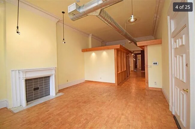 Front Room - 125 W 9th St