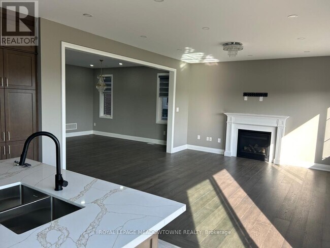 Building Photo - 127 Yates Dr