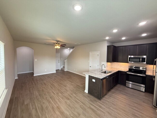 Foto del edificio - 3bd/2.5ba Two-Story Duplex in Prime Location