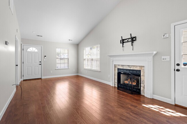 Foto del edificio - 303 Southcreek Dr