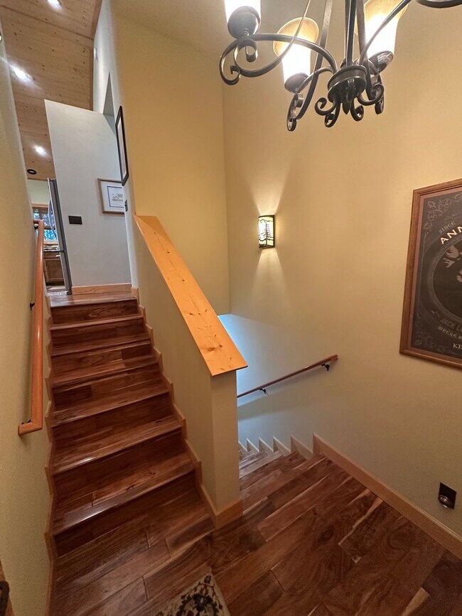 Building Photo - Beautiful Tahoe Donner Ski Lease