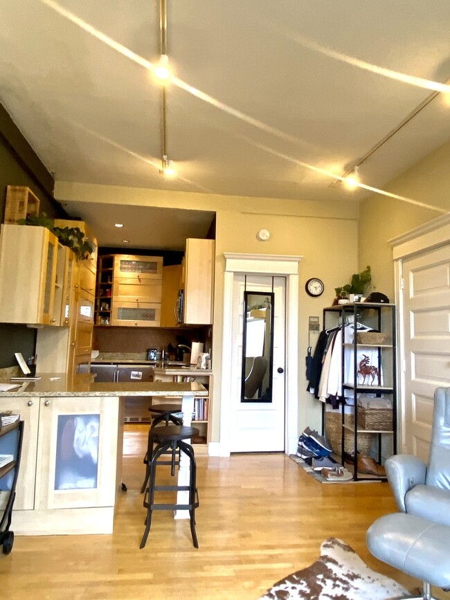 Foto del edificio - 2800 N Pine Grove Ave