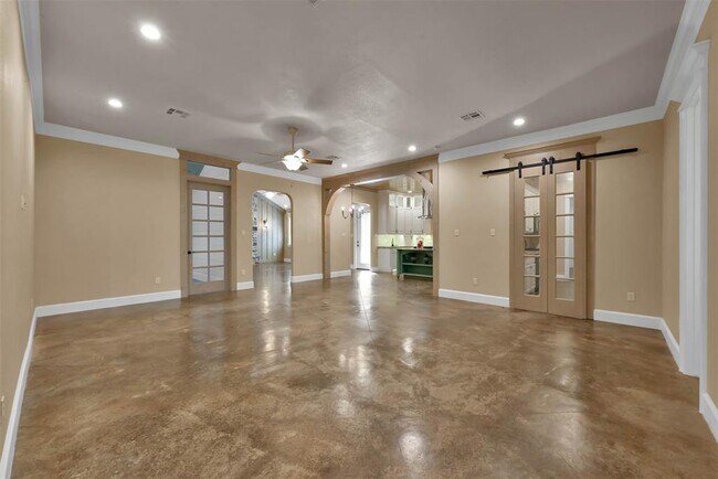 Building Photo - 28600 Equestrian Dr