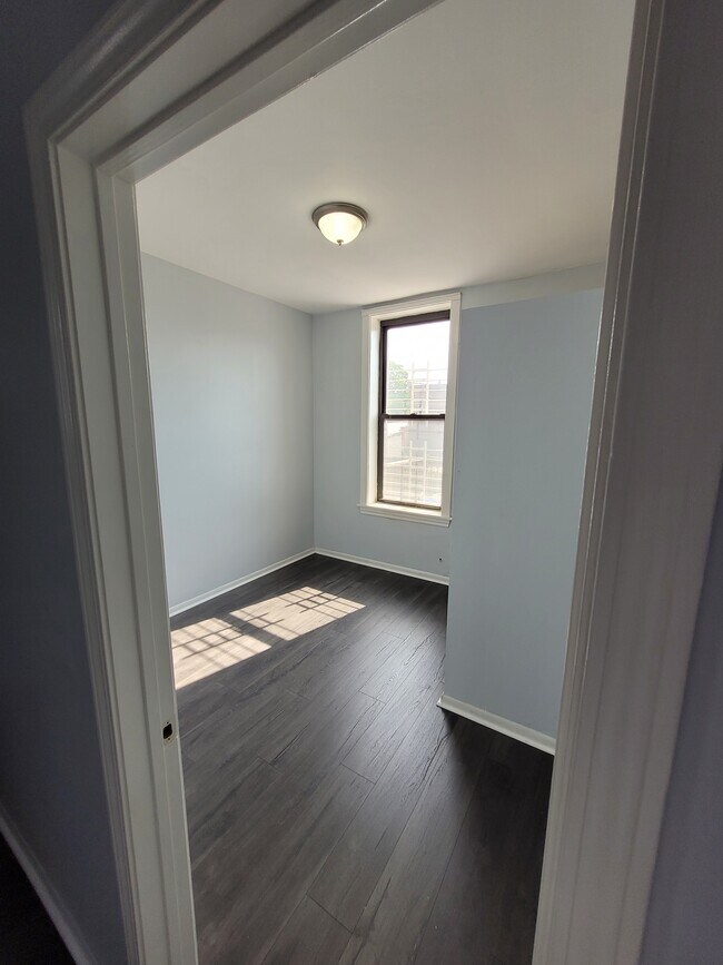 Bedroom - 2045 N Racine Ave