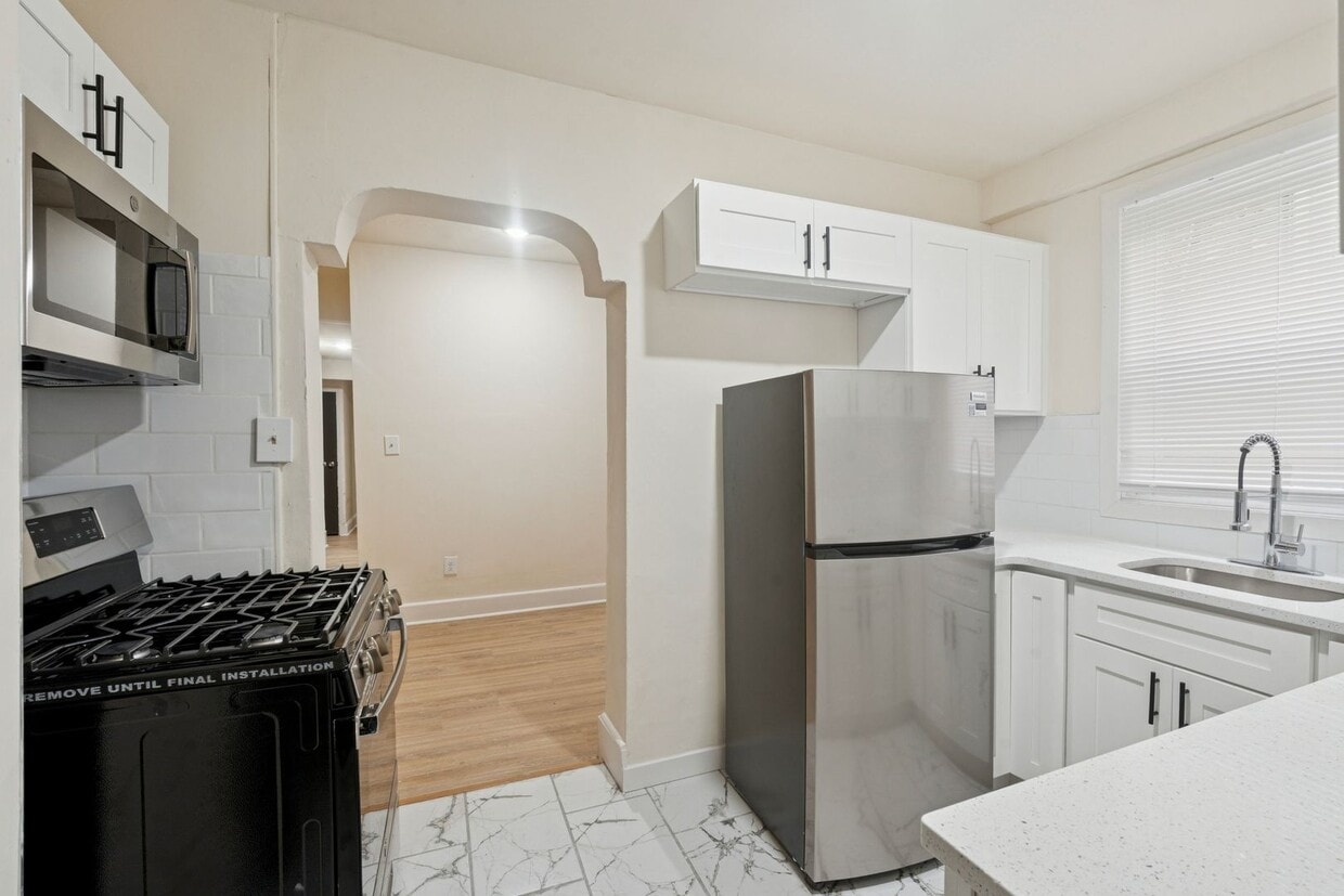 Primary Photo - 5532 N Lawrence St