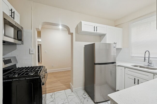 Photo - 5532 N Lawrence St Apartment