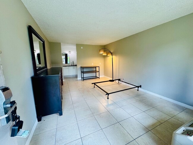 Building Photo - 7900 S Orange Blossom Trl