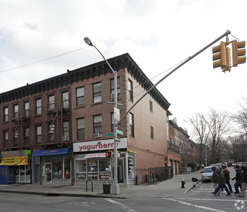 Primary Photo - 77 5th Ave