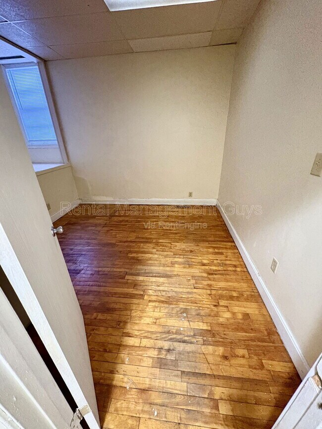 Foto del edificio - 529 Stryker Ave