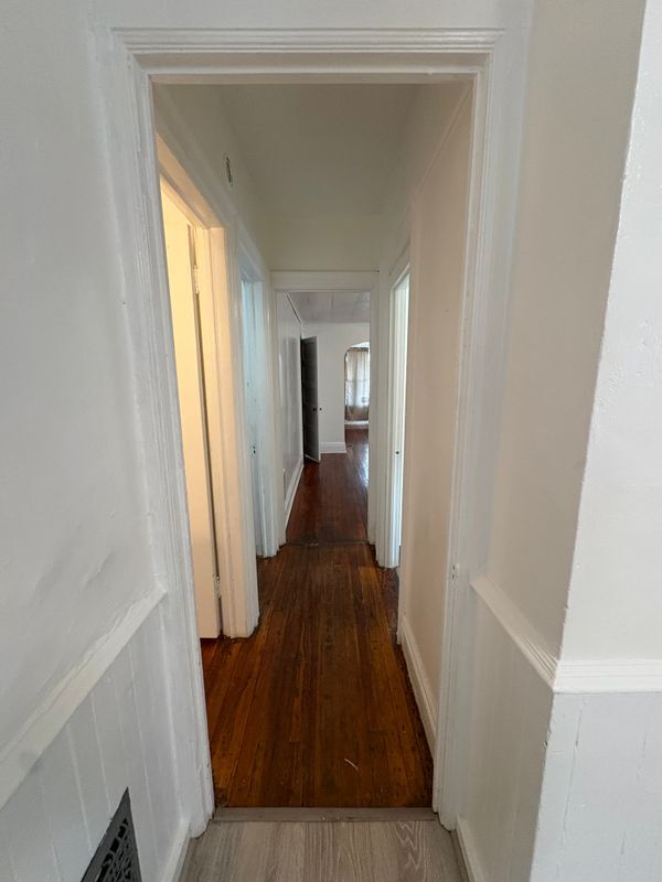 Foto del edificio - 310 E Delavan Ave