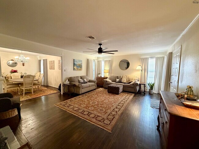 Foto del edificio - 3301 Seymour Rd