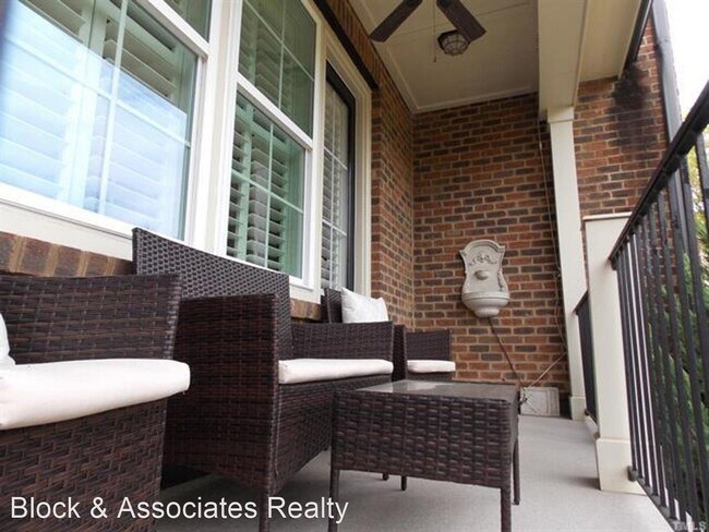 Foto del edificio - 2 br, 3.5 bath House - 104 Penley Circle