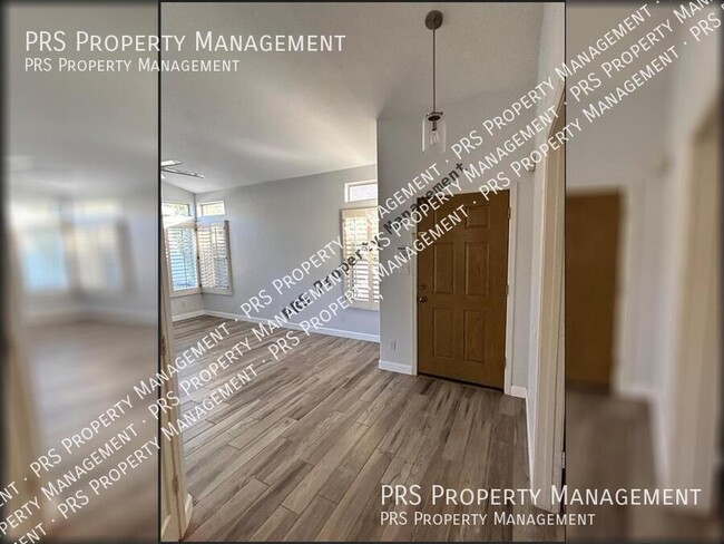 Foto del edificio - TENANT IS SHOWING PROPERTY