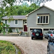 Building Photo - 15 Oak Hill Dr