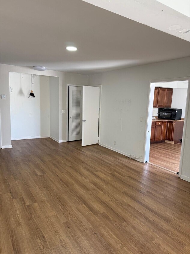 Dining room - 2730 S Dixie Hwy