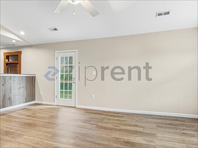 Foto del edificio - 5200 Heins Rd NE