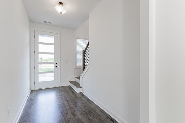 Foto del edificio - Price Reduced for an 18 month lease! Brand...