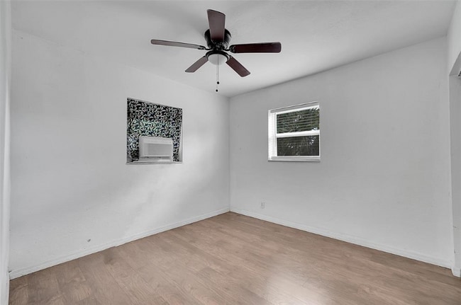 Foto del edificio - 2403 SW 8th St