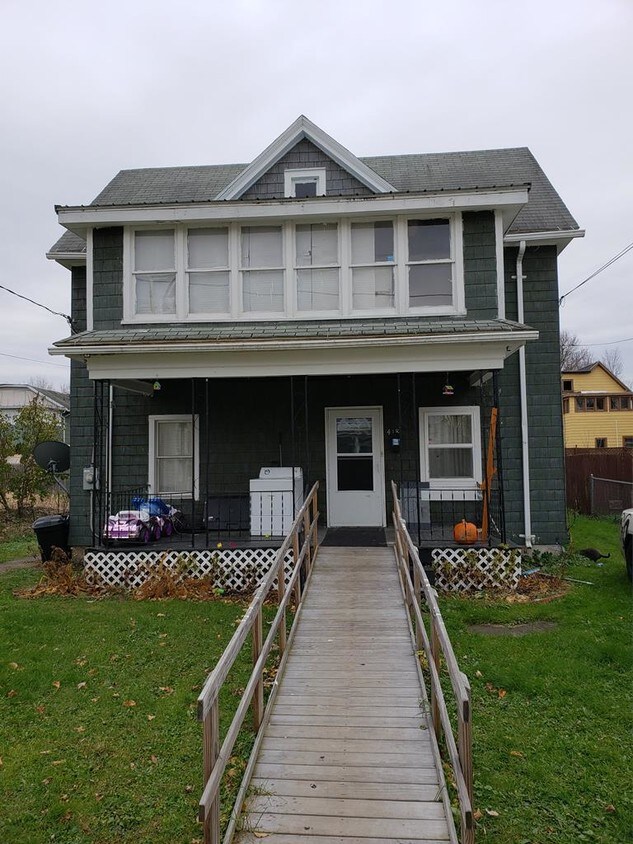Primary Photo - 418 Herrick St