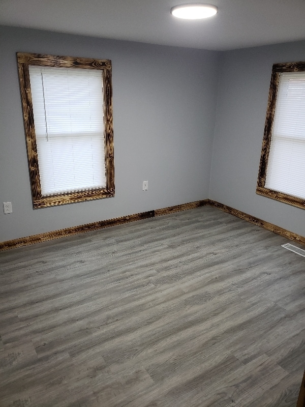 Building Photo - 615 N Oak St