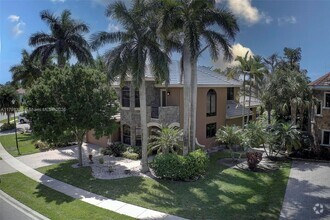Building Photo - 3483 Collonade Dr