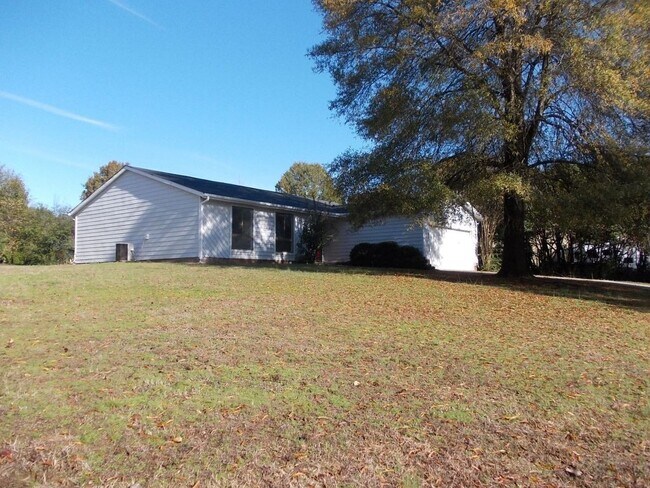 Foto del edificio - Updated Spacious Ranch Near Ballantyne