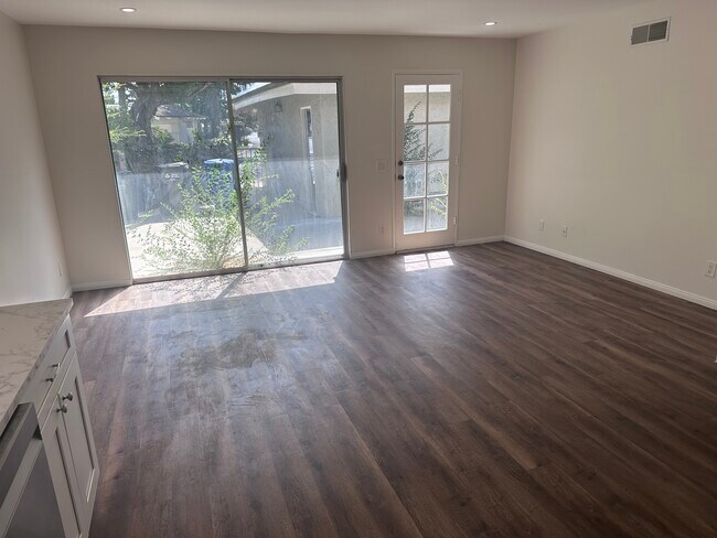 Building Photo - 2106 Crespi Ln