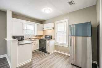 Building Photo - 216 Redan St