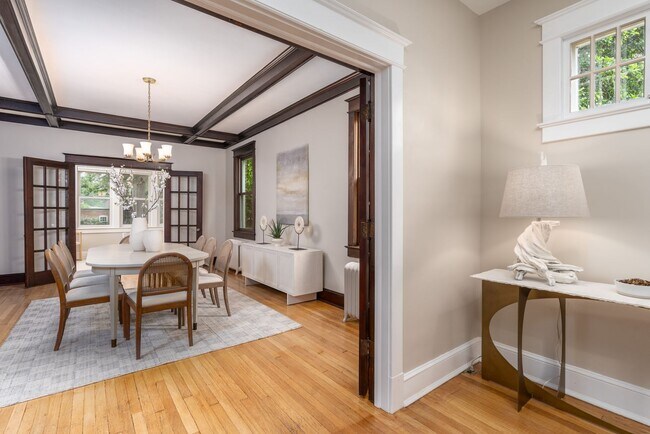 Building Photo - Charming Townhome | 5 Bed | 3.5 Bath | 2,400 Sf | Covered Front Porch & Large Fenced-In Backyard ...