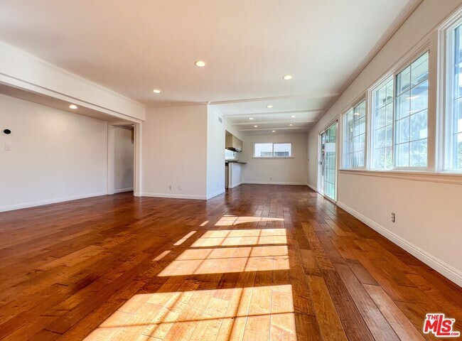 Building Photo - 8129 Greenbush Ave