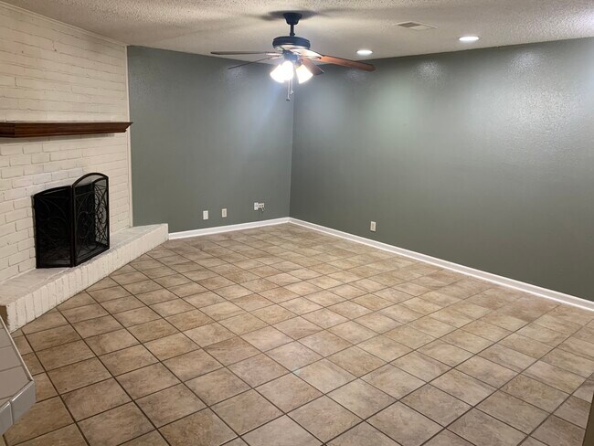 Building Photo - 2105 Quail Run