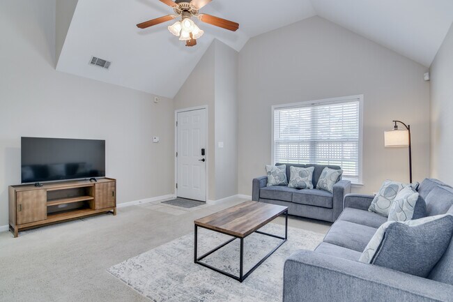 Foto del edificio - 2044 Lillian Dr