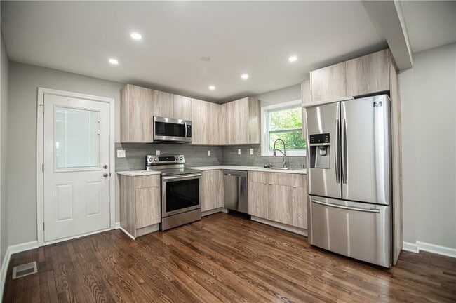 Building Photo - 537 Trabert Ave NW