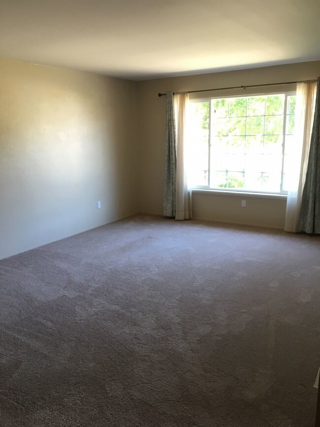 Building Photo - 4036 Trinity Dr