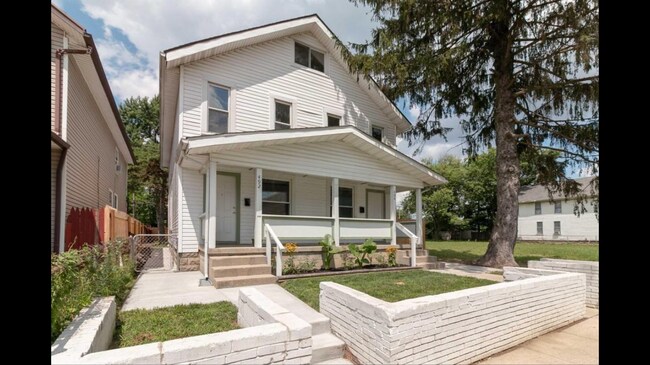 Front. - 492 Olpp Ave