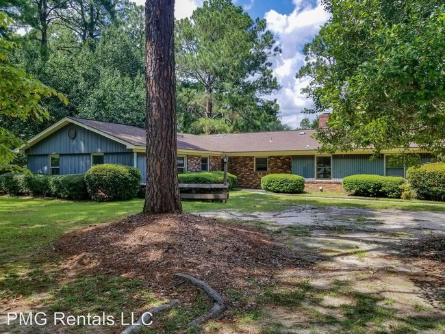 Building Photo - 5 br, 2 bath Room For Rent - 205 Wildwood Dr