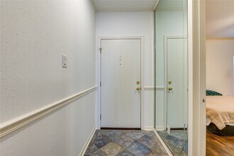 Building Photo - 401 Lakeside Ln